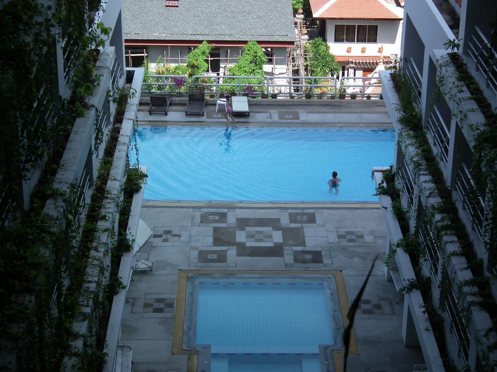 Апартаменти Abricole At Pattaya Hill Екстер'єр фото